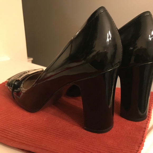 TAHARI Black patent leather wedge heels with buckle - Picture 5 of 6